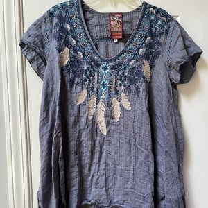 Johnny was embroidered feather Blouse size small